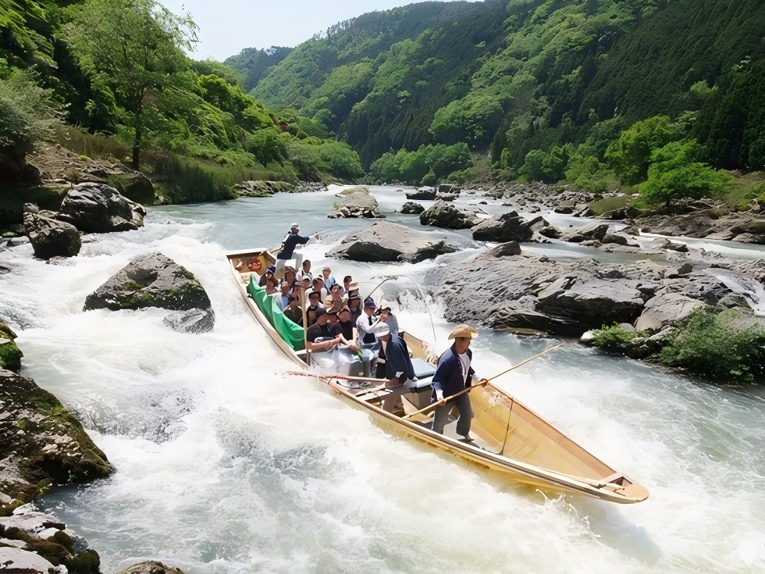 京都 保津川
完全貸切川下り・千年の水運プライベート体験