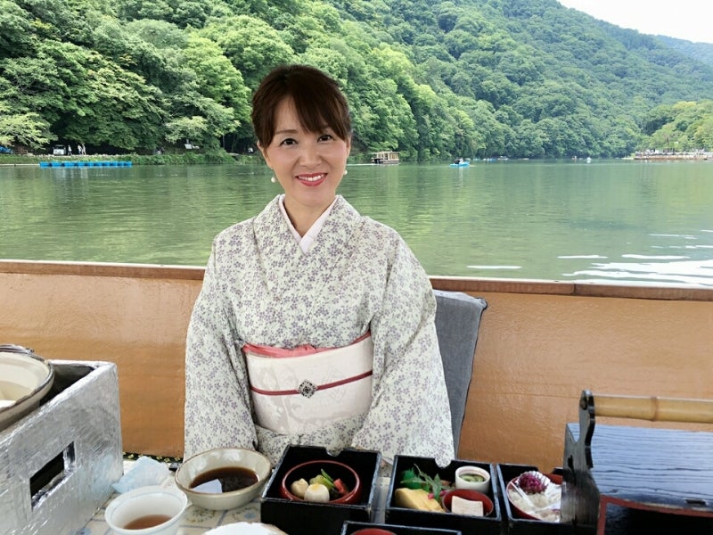 京都 嵐山
貸切屋形船・昼食付き遊覧体験