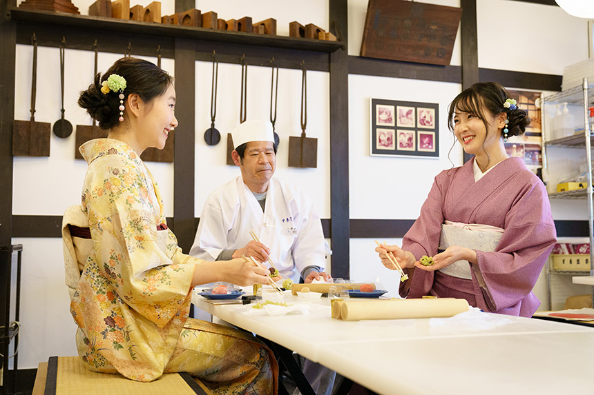 京都
百年御用和菓子・職人指導手作り体験