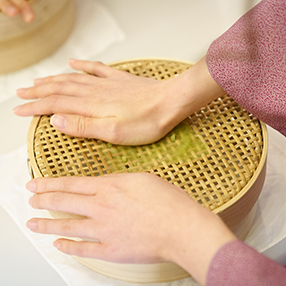 京都
百年御用和菓子・職人指導手作り体験
