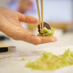 京都
百年御用和菓子・職人指導手作り体験