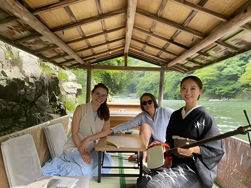 京都 岚山 
元舞妓同游·三味线演奏屋形船体验-2