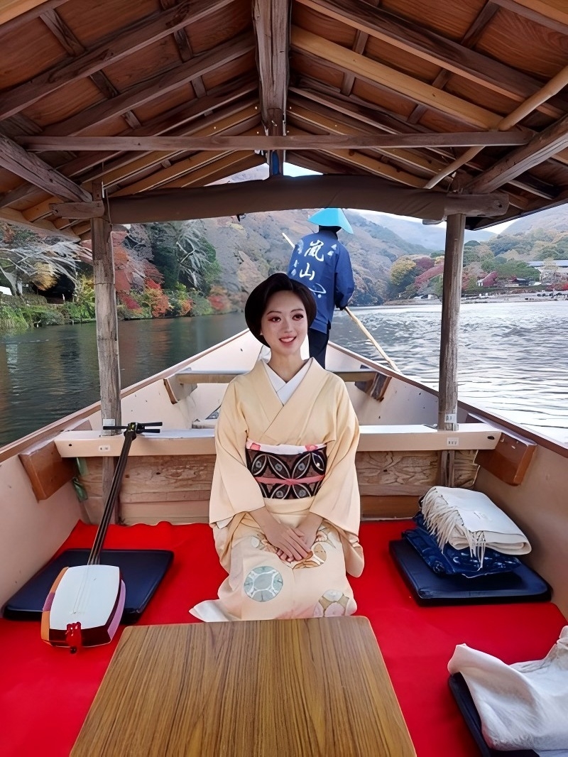 京都 岚山 
元舞妓同游·三味线演奏屋形船体验-3